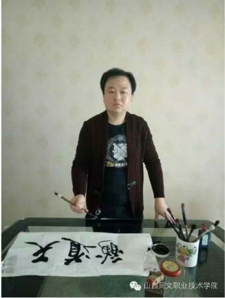 贾雪瑞.png